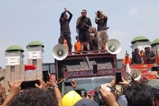 Aksi Kawal Putusan MK,...