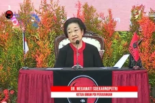 Bela Mahasiswa Gelar...