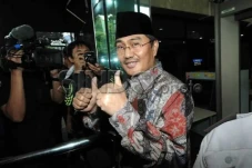 Jimly Asshiddiqie: DPR...