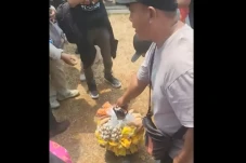 Viral! Penjual Asongan...