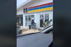Viral! Minimarket di...