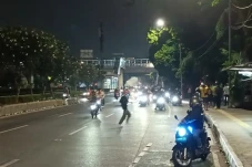 Dipukul Mundur dengan...
