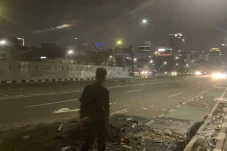 RUU Pilkada Batal Disahkan,...