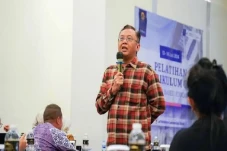 Direktur Program Pendidikan...