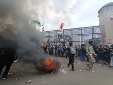 Media Asing: Akankah...