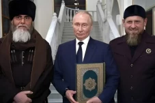 Cium Al-Quran, Putin...
