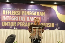 573 Hakim Dilaporkan...