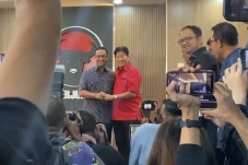Momen Anies Rangkulan...