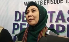 Di Hadapan Mahasiswa,...