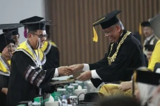 Saleh Husin Diwisuda...