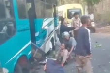 Bus Sekolah Kecelakaan...