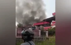 Rumah dan Bengkel di...