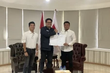 Partai Perindo Beri...