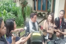 Pramono Anung Pakai...