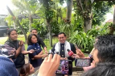Pramono Anung Minta...
