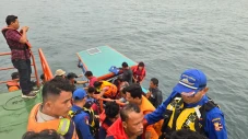 Tim SAR Selamatkan 12...