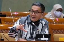 Putra Nababan Tertawa...