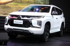 Bedah Interior dan Fitur...