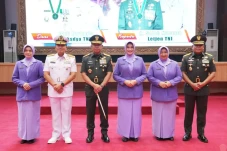Panglima TNI Pimpin...