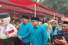 Daftar ke KPU Tangsel,...