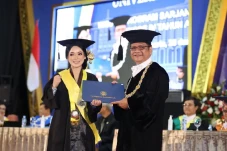 UGM Wisuda 1.797 Lulusan,...
