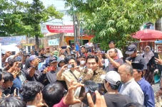 Lucky Hakim Suarakan...