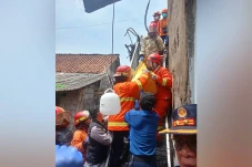 Kakak Beradik Tewas...