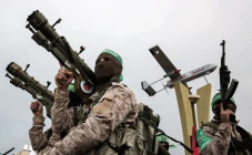 2 Roket Hizbullah yang...