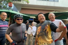 Ladeni 12 Lokasi seperti...