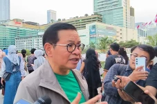 Naik MRT hingga Kunjungi...