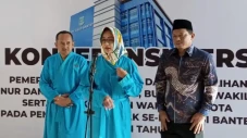 Pasangan Airin-Ade Jalani...