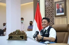 Mirip Airin Rachmi Diany,...