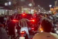 Pengemudi Diduga Tabrak...