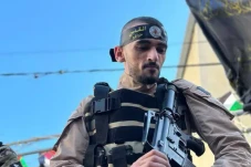 Kisah Heroik Abu Shujaa,...