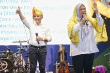 Anwar-Reny Pasangan...