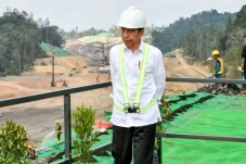 Jokowi Tiba-tiba Tunda...