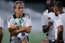 Dampingi Roberto Mancini,...