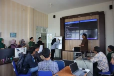 Mlandi Goes To Diskominfo,...