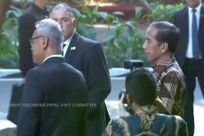 Jokowi Lepas Paus Fransiskus...