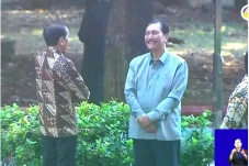 Momen Tawa Jokowi-Luhut...