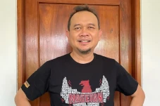Profil Cak Lontong,...