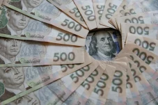 IMF Paksa Ukraina Devaluasi...
