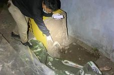 Terobos Pelintasan,...