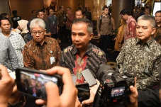 Presiden Jokowi Perpanjang...
