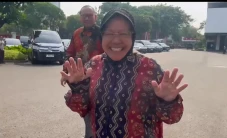 Risma Mengundurkan Diri,...