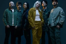 Linkin Park Tunjuk Emily...