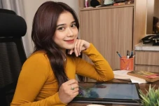 Pamer Cincin di Jari...