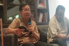 Cagub Pramono Anung...