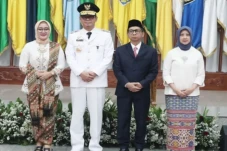 Mendagri Lantik Putra...