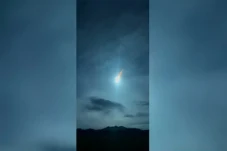 Meteor yang Meledak...